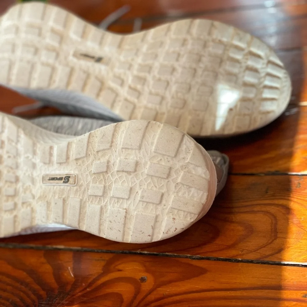 Skechers Sport Sneakers Gray and White Size 9.5 Like New